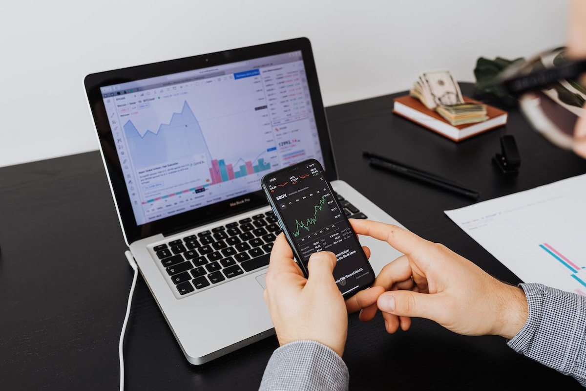 Finst lanceert als eerste crypto exchange Auto Invest met opname-mogelijkheid
